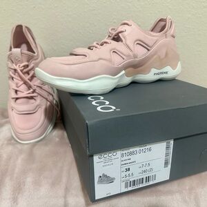 Ecco women’s sneakers size 7.5 38